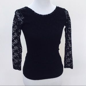 Aerie Lace Three Quarter Sleeve Top